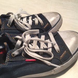 levi’s slip on shoes